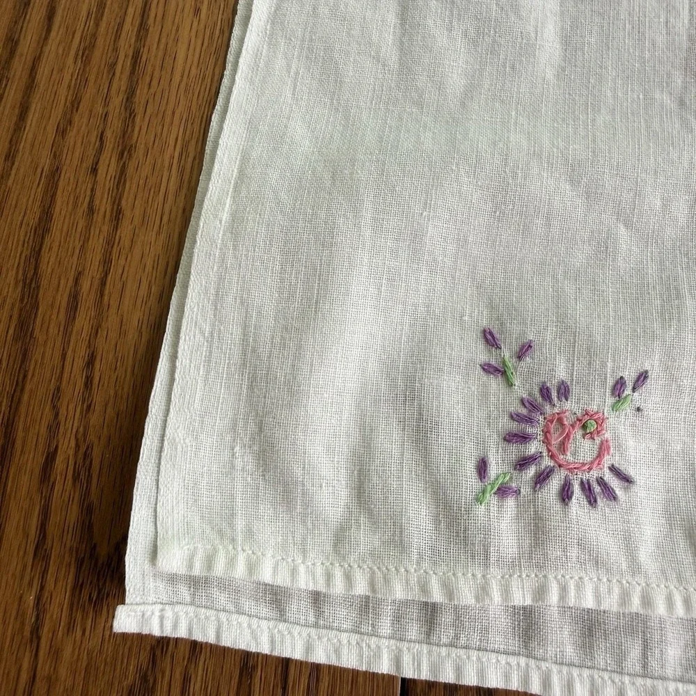 Vtg Embroidered Crochet Dresser Scarf Table Runner Flower Basket Thin Fabric EUC